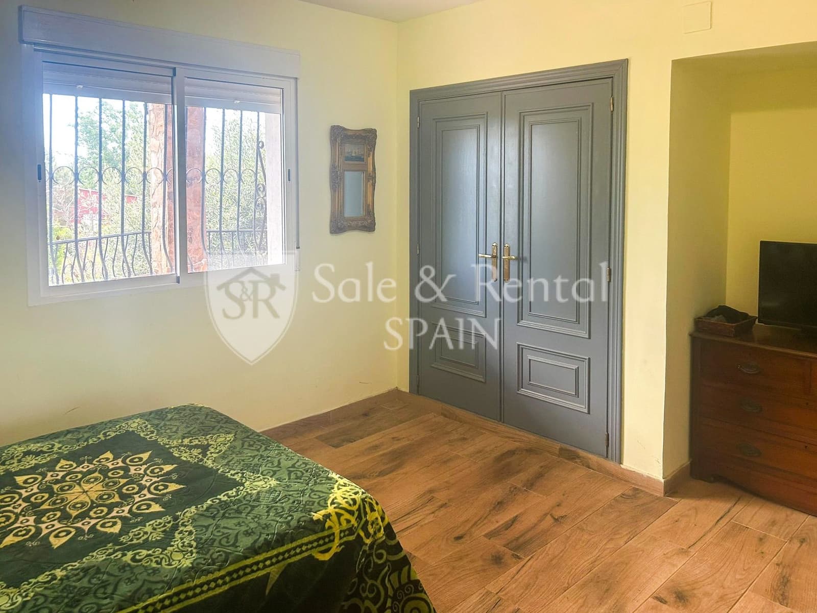 7 bedroom Villa for sale in Montserrat with pool garage - € 595,000 (Ref: 9840036)