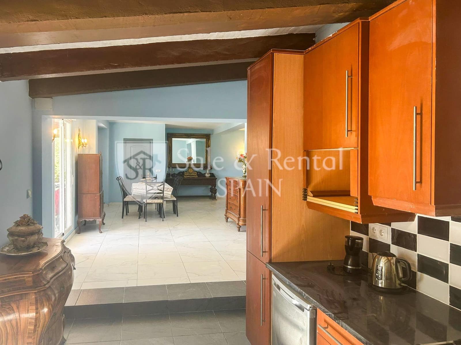 7 bedroom Villa for sale in Montserrat with pool garage - € 595,000 (Ref: 9840036)