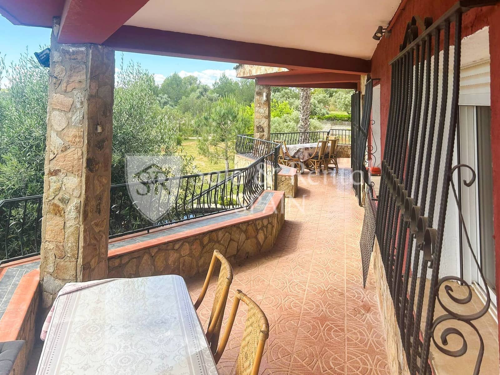 7 bedroom Villa for sale in Montserrat with pool garage - € 595,000 (Ref: 9840036)