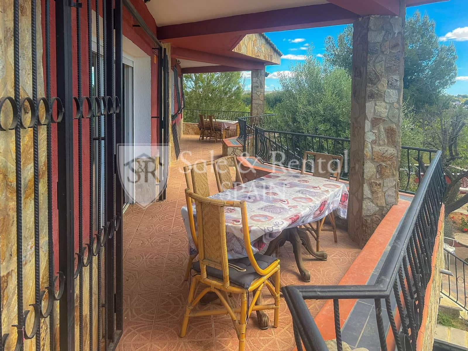 7 bedroom Villa for sale in Montserrat with pool garage - € 595,000 (Ref: 9840036)