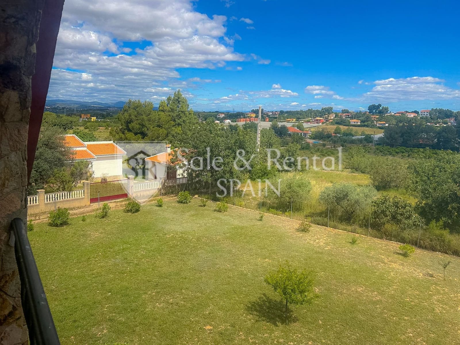 7 bedroom Villa for sale in Montserrat with pool garage - € 595,000 (Ref: 9840036)