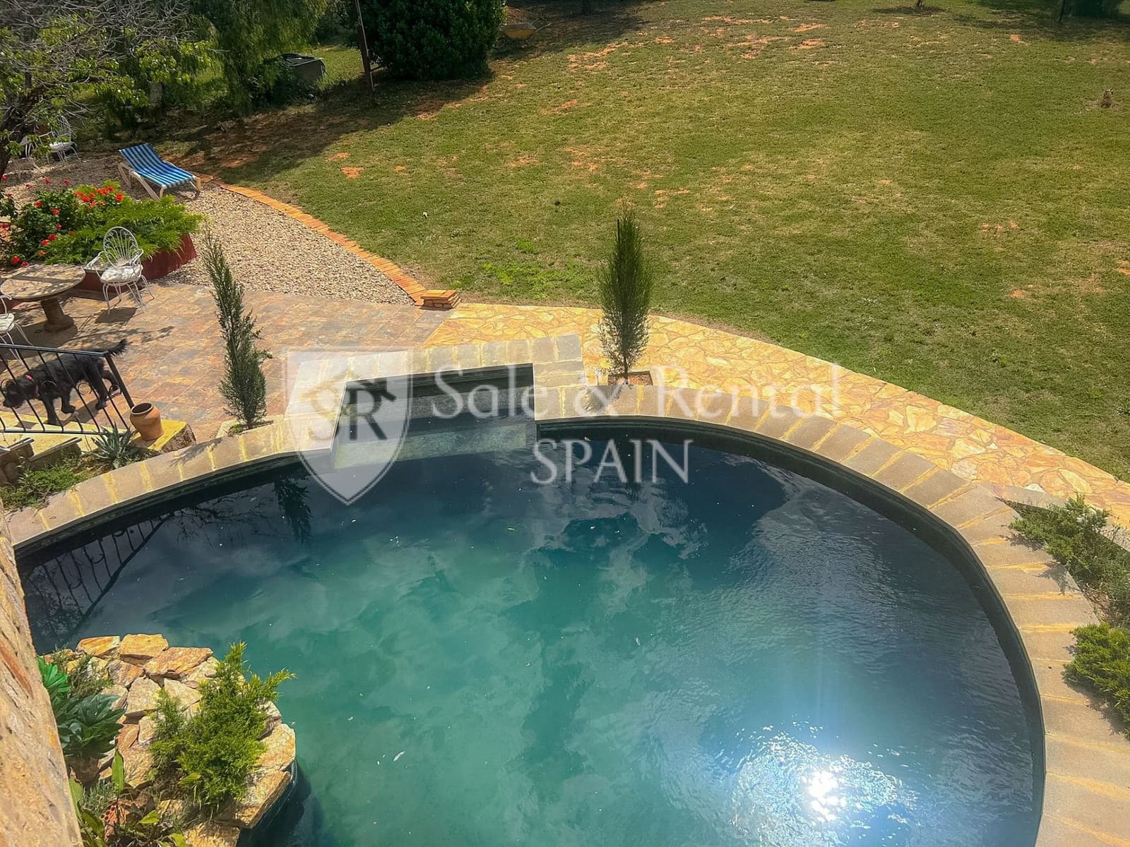 7 bedroom Villa for sale in Montserrat with pool garage - € 595,000 (Ref: 9840036)