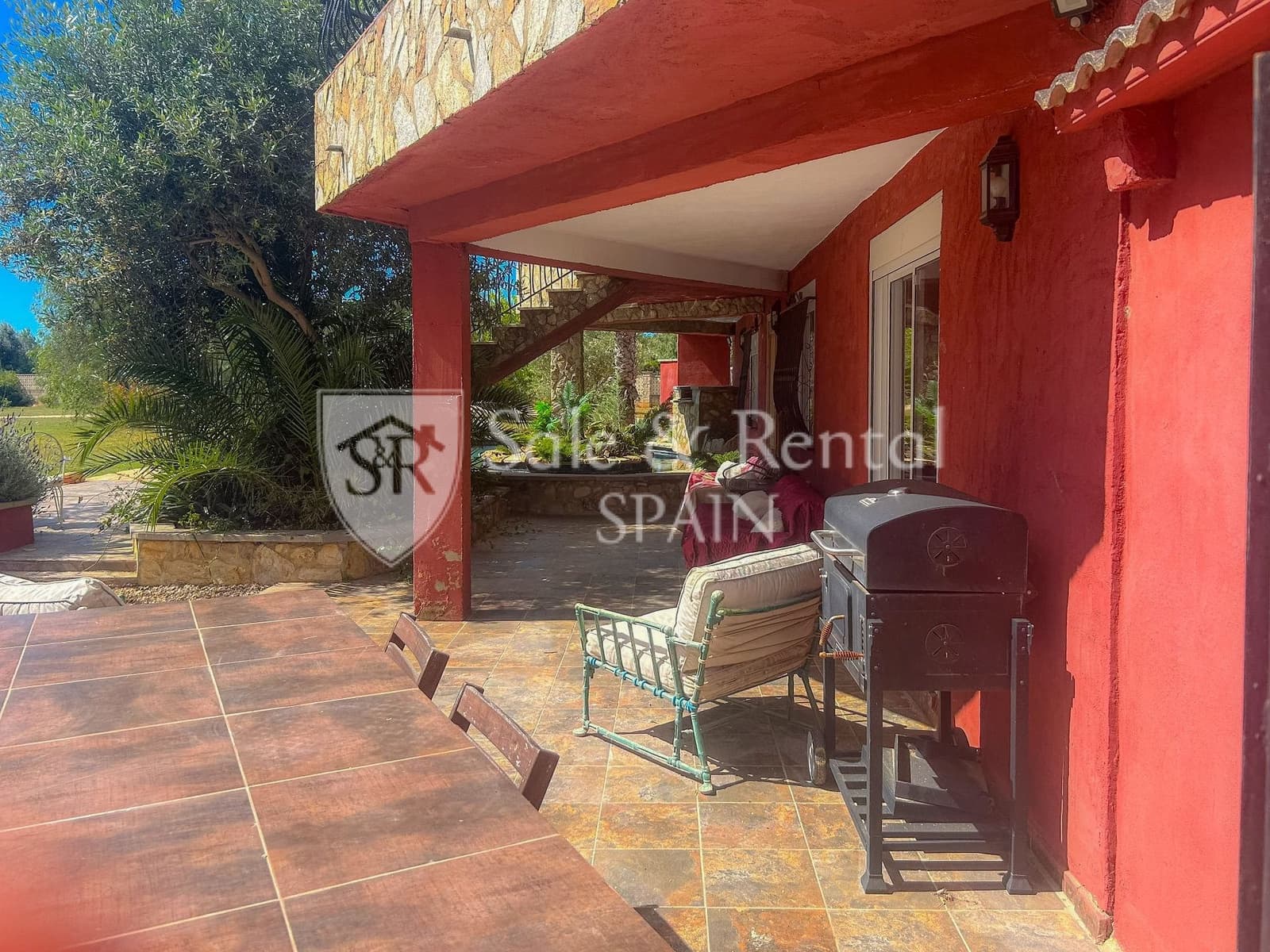 7 bedroom Villa for sale in Montserrat with pool garage - € 595,000 (Ref: 9840036)
