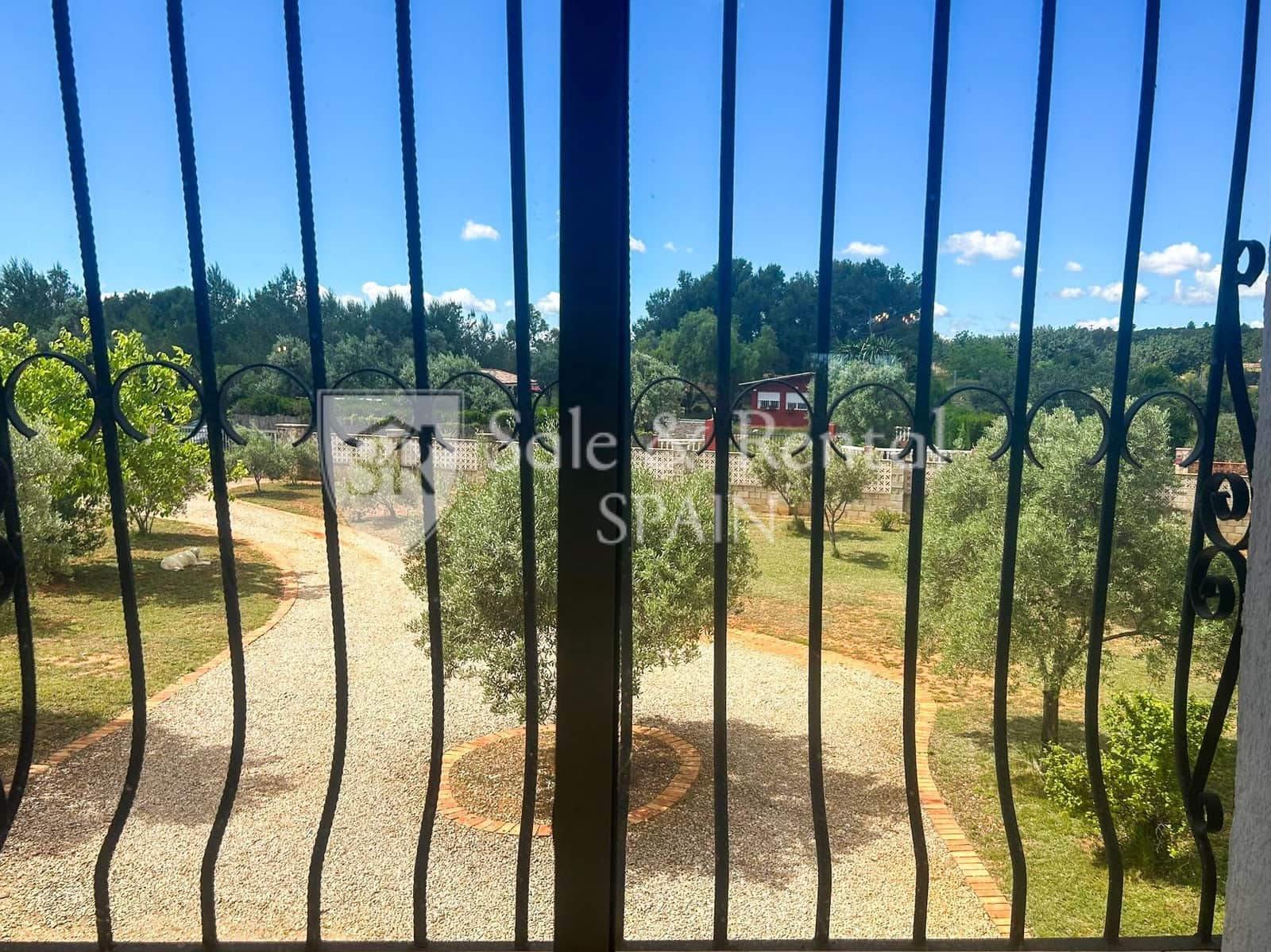 7 bedroom Villa for sale in Montserrat with pool garage - € 595,000 (Ref: 9840036)
