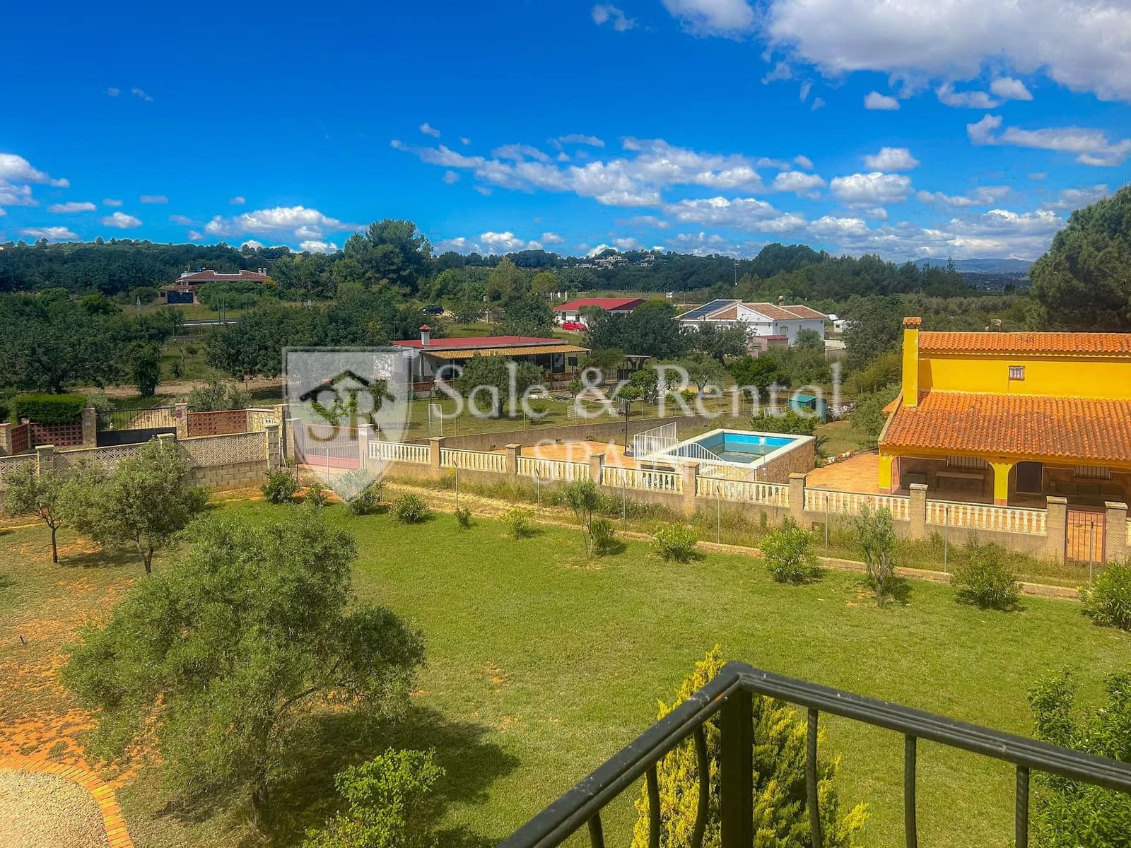 7 bedroom Villa for sale in Montserrat with pool garage - € 595,000 (Ref: 9840036)
