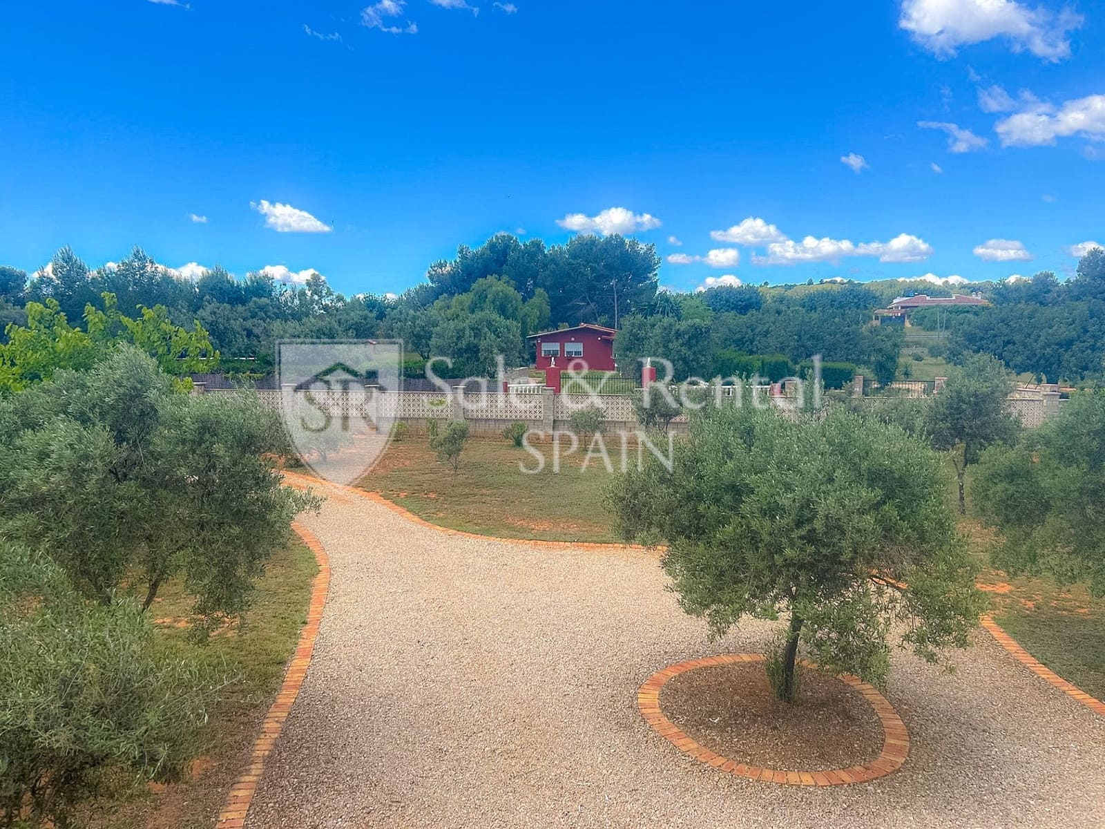 7 bedroom Villa for sale in Montserrat with pool garage - € 595,000 (Ref: 9840036)