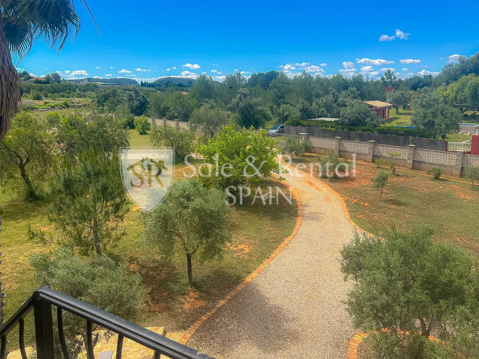 7 bedroom Villa for sale in Montserrat with pool garage - € 595,000 (Ref: 9840036)