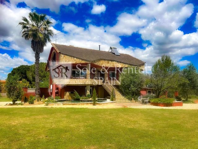 6 soverom Villa til salgs i Montserrat med svømmebasseng garasje - € 595 000 (Ref: 9840036)