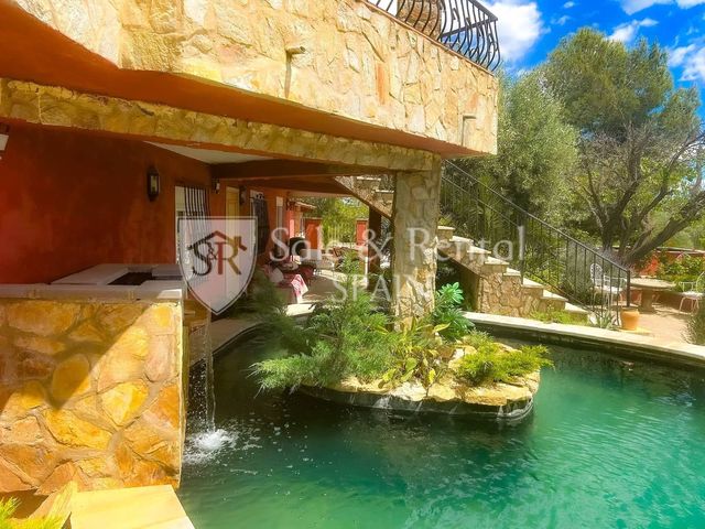 6 soverom Villa til salgs i Montserrat med svømmebasseng garasje - € 595 000 (Ref: 9840036)