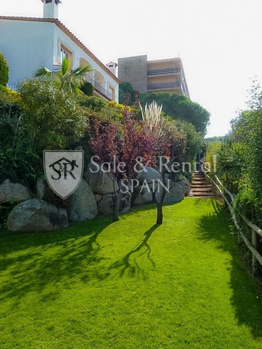 4 bedroom Villa for sale in Sant Feliu de Guixols with pool garage - € 740,000 (Ref: 9850868)