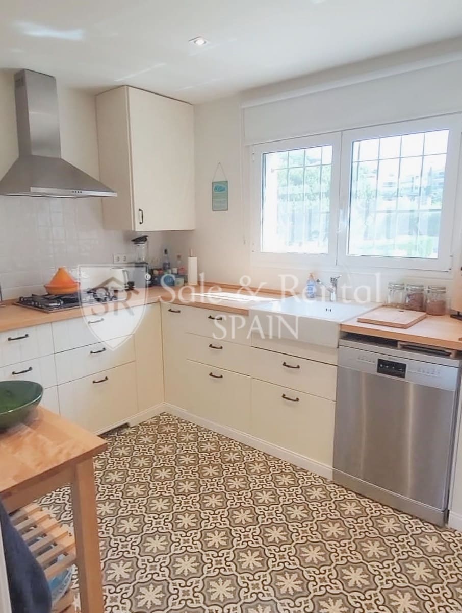 4 bedroom Villa for sale in Sant Feliu de Guixols with pool garage - € 740,000 (Ref: 9850868)