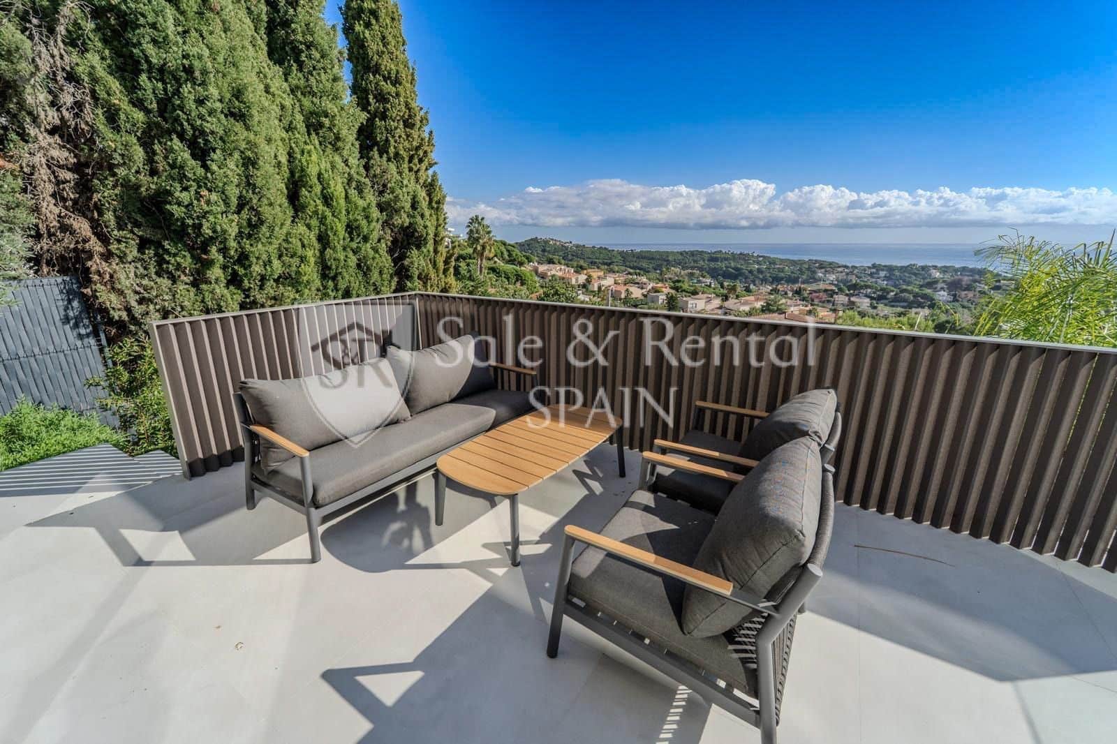 Chalet de 3 habitaciones en Lloret de Mar en venta con piscina garaje - 1.350.000 € (Ref: 9850870)