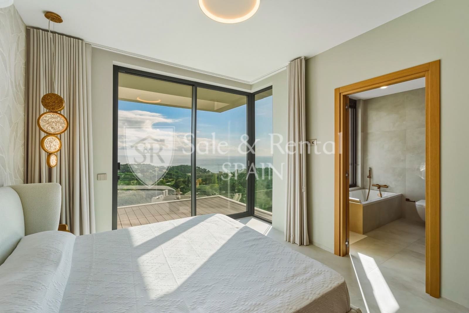 Chalet de 3 habitaciones en Lloret de Mar en venta con piscina garaje - 1.350.000 € (Ref: 9850870)