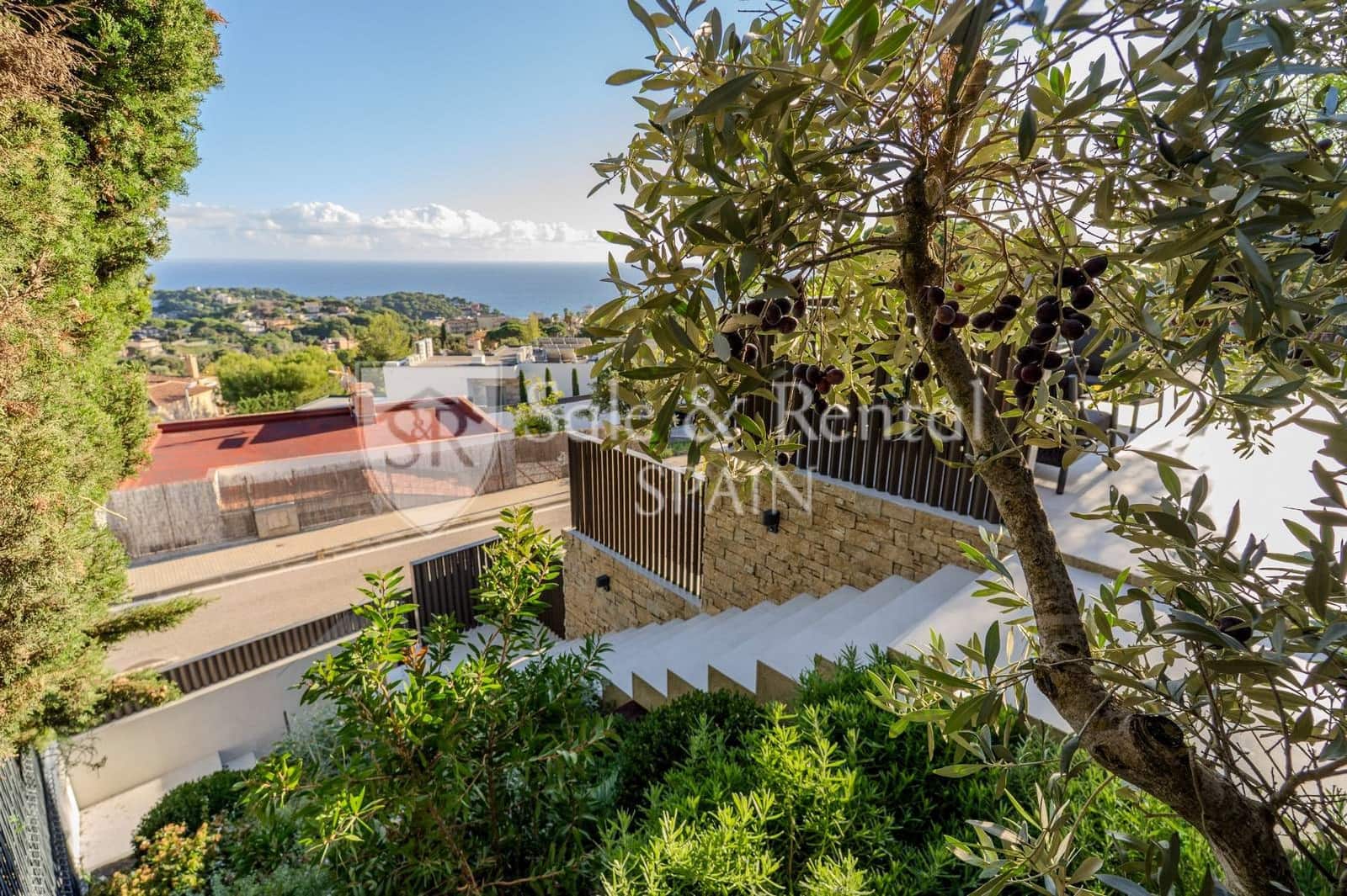 Chalet de 3 habitaciones en Lloret de Mar en venta con piscina garaje - 1.350.000 € (Ref: 9850870)
