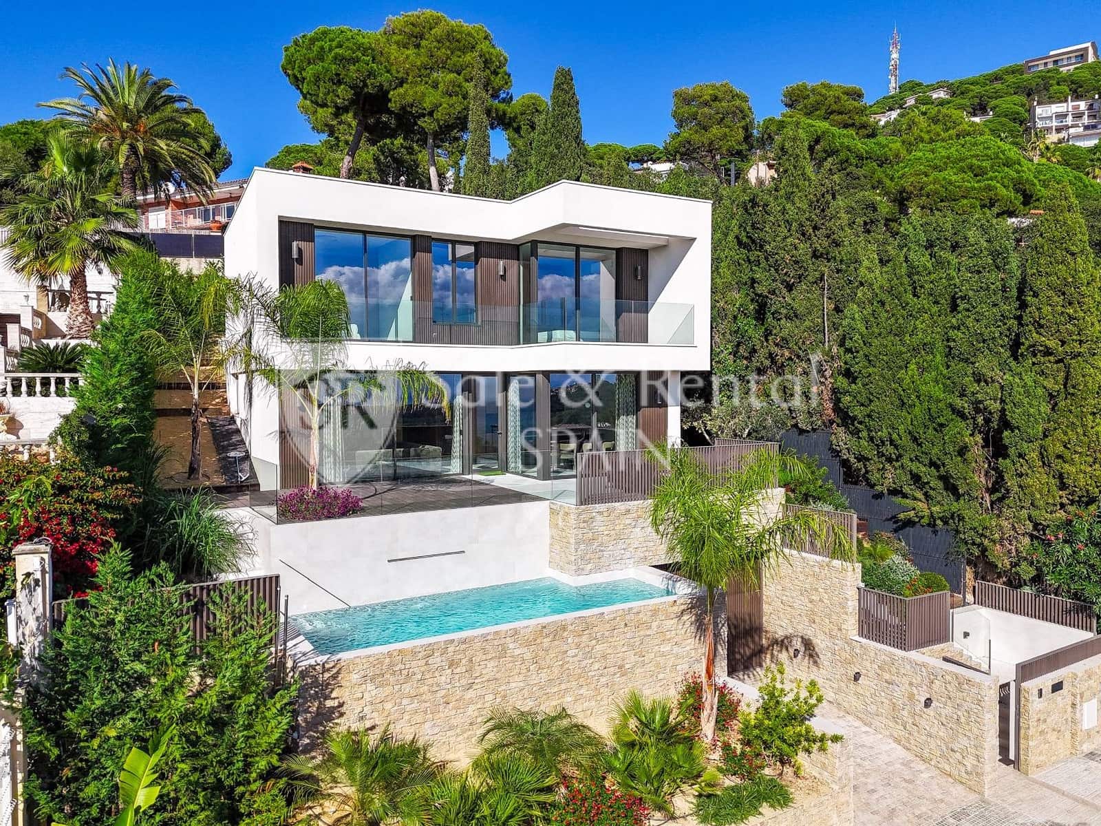 Chalet de 3 habitaciones en Lloret de Mar en venta con piscina garaje - 1.350.000 € (Ref: 9850870)