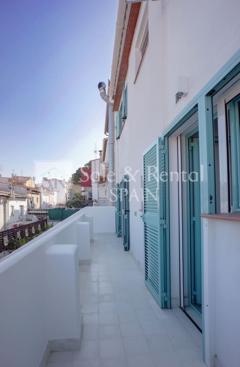 2 bedroom Villa for sale in Sant Feliu de Guixols - € 490,000 (Ref: 9850871)