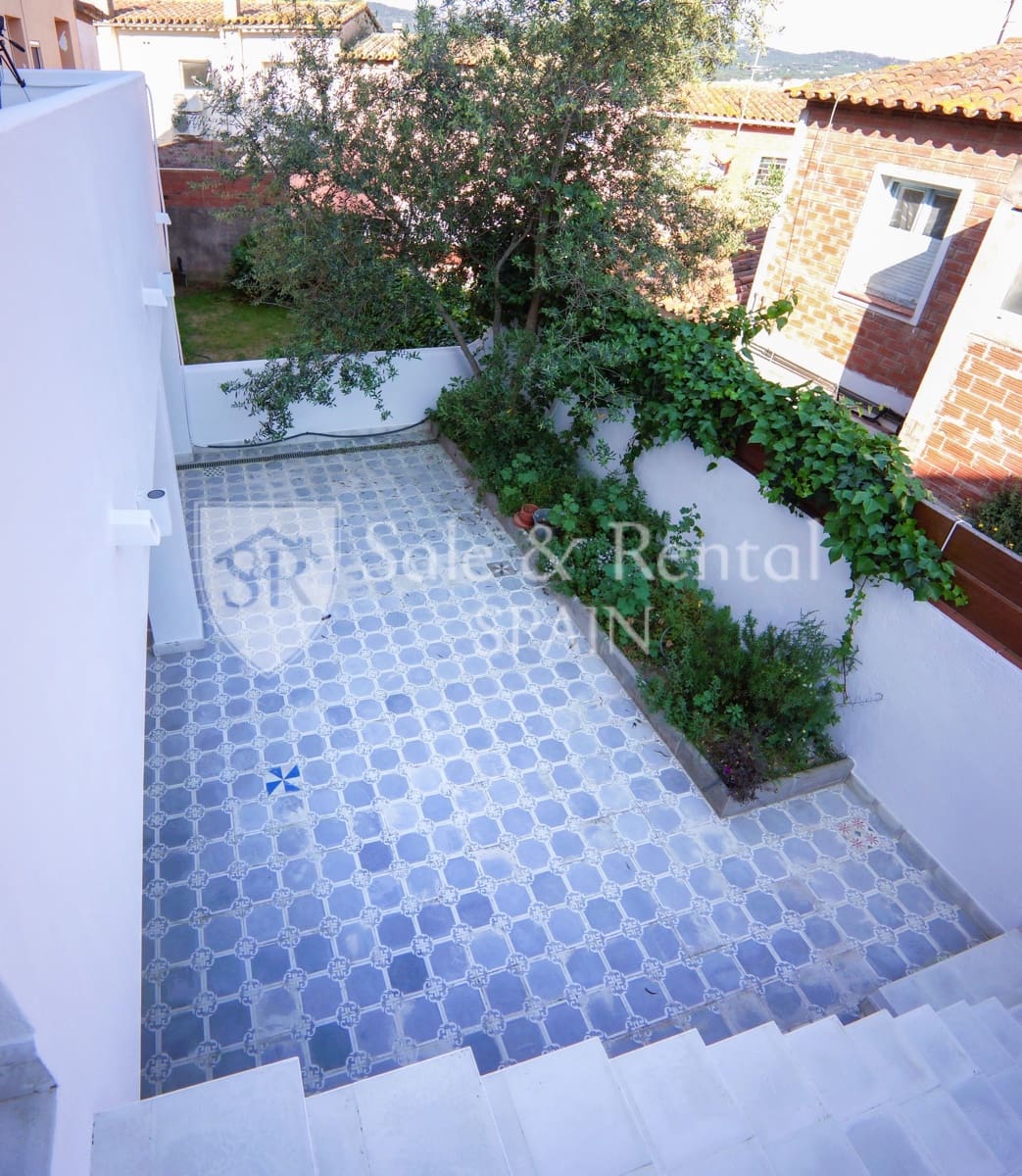 2 bedroom Villa for sale in Sant Feliu de Guixols - € 490,000 (Ref: 9850871)