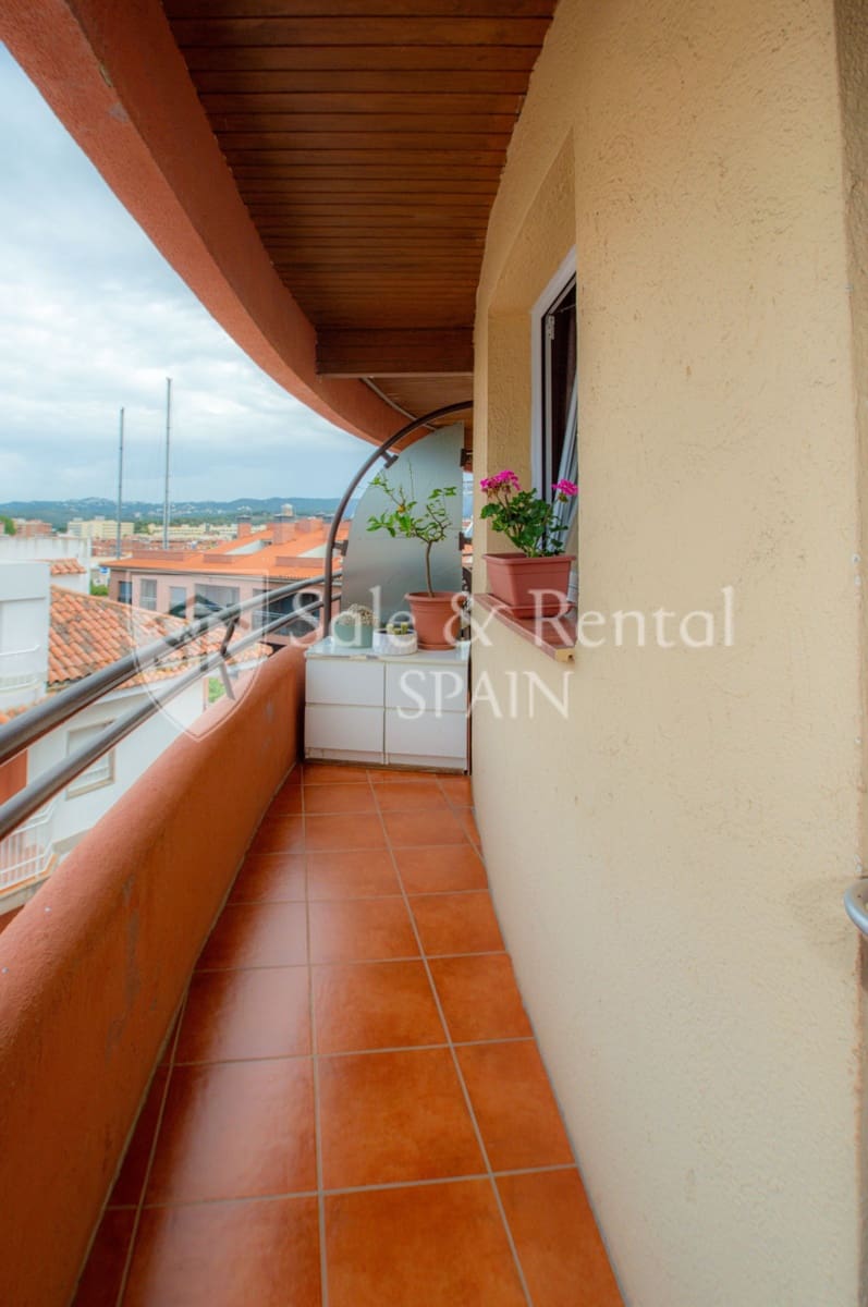 2 bedroom Flat for sale in Lloret de Mar - € 165,000 (Ref: 9854814)
