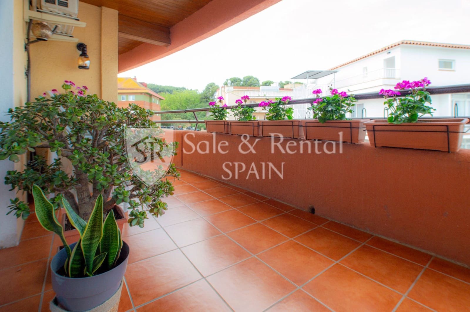 2 bedroom Flat for sale in Lloret de Mar - € 165,000 (Ref: 9854814)