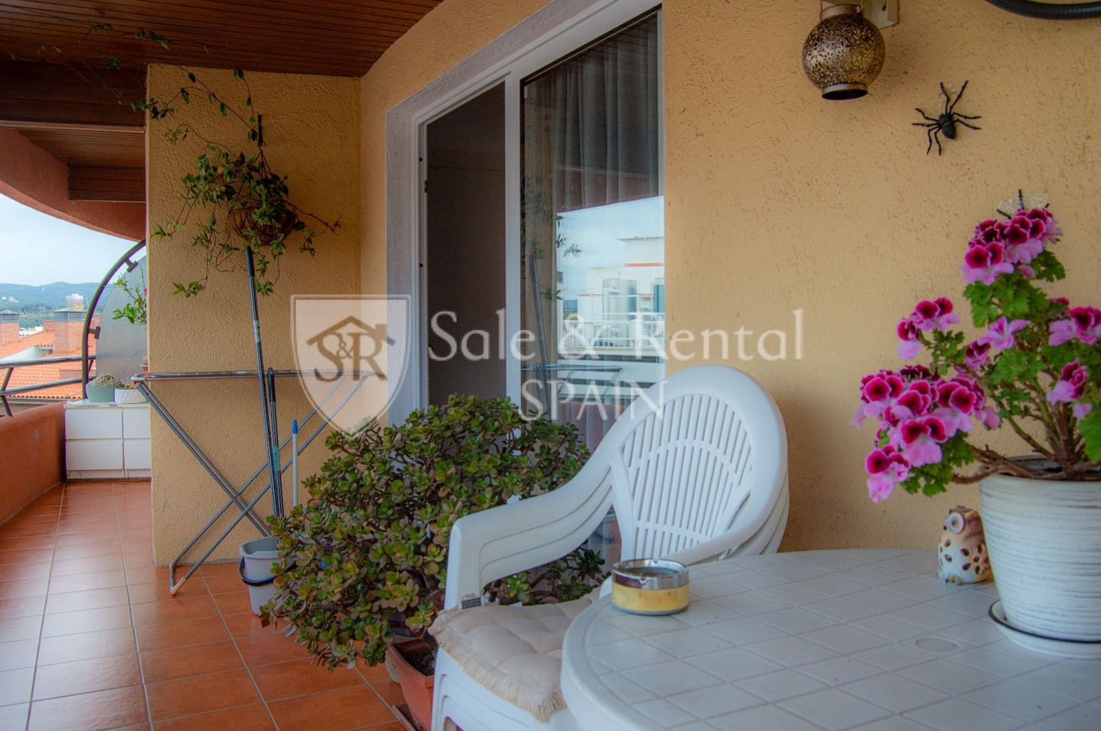 2 bedroom Flat for sale in Lloret de Mar - € 165,000 (Ref: 9854814)