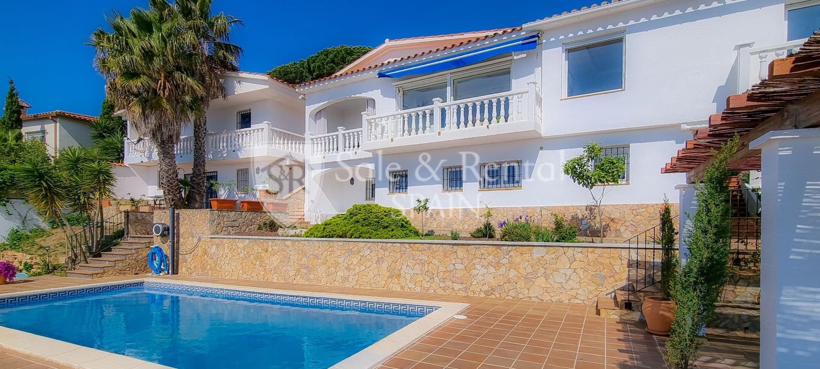 6 makuuhuone Huvila myytävänä paikassa Lloret de Mar mukana uima-altaan 
autotalli - 790 000 € (Ref: 9866394)
