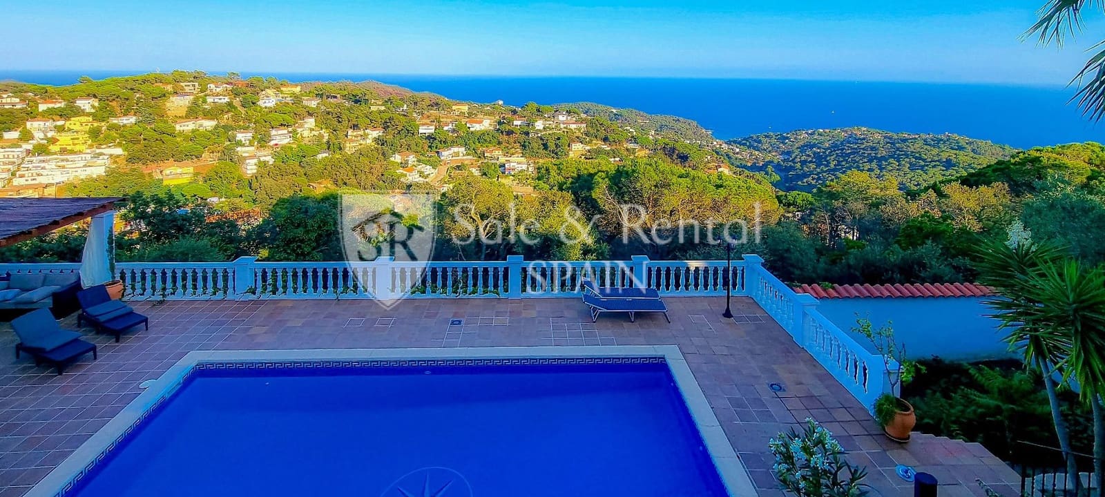 6 makuuhuone Huvila myytävänä paikassa Lloret de Mar mukana uima-altaan 
autotalli - 790 000 € (Ref: 9866394)