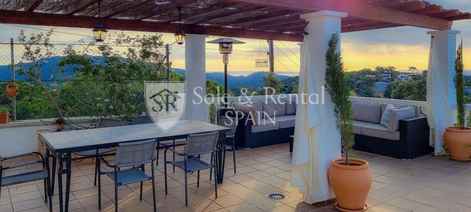 6 makuuhuone Huvila myytävänä paikassa Lloret de Mar mukana uima-altaan 
autotalli - 790 000 € (Ref: 9866394)