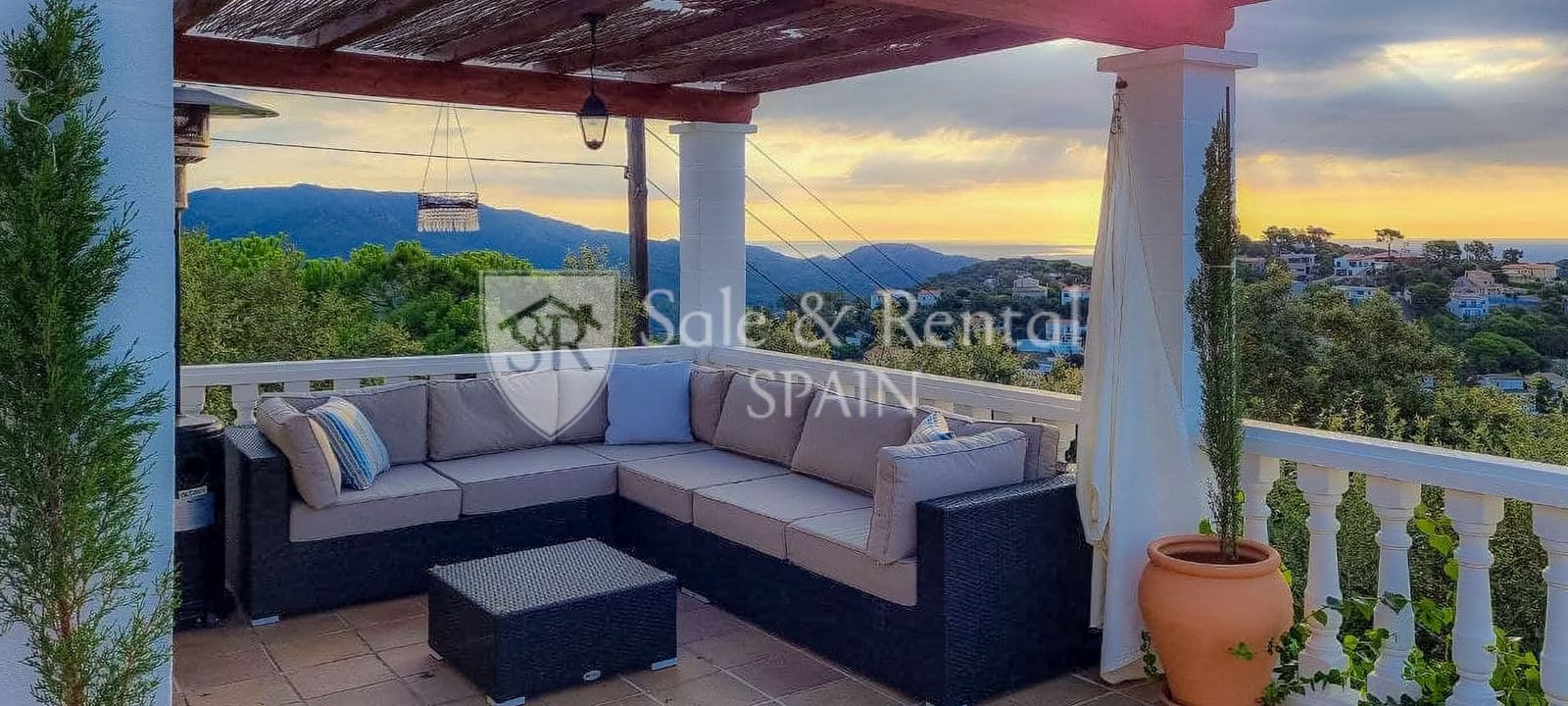 6 makuuhuone Huvila myytävänä paikassa Lloret de Mar mukana uima-altaan 
autotalli - 790 000 € (Ref: 9866394)