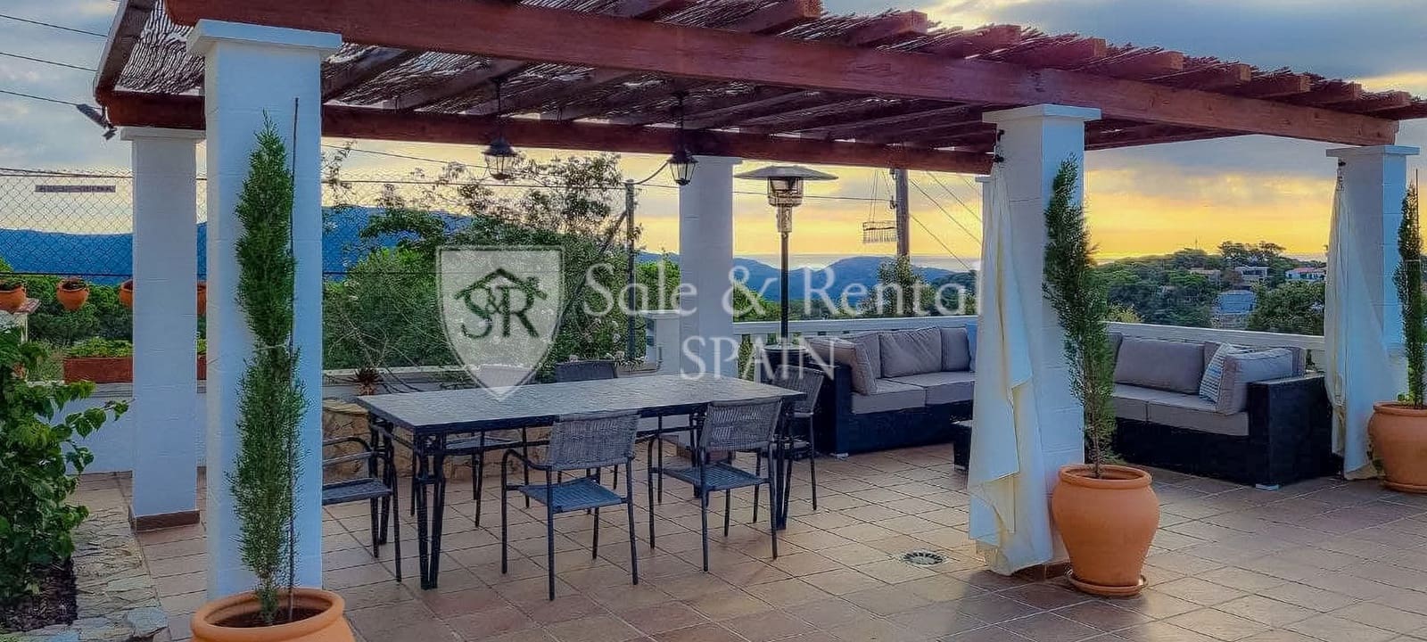 6 makuuhuone Huvila myytävänä paikassa Lloret de Mar mukana uima-altaan 
autotalli - 790 000 € (Ref: 9866394)