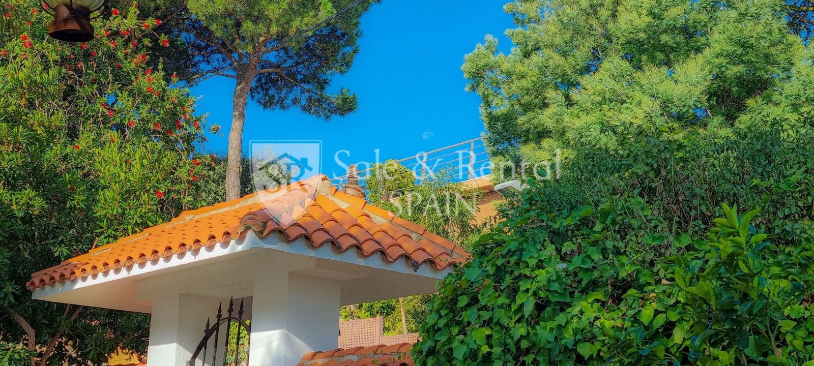 6 makuuhuone Huvila myytävänä paikassa Lloret de Mar mukana uima-altaan 
autotalli - 790 000 € (Ref: 9866394)