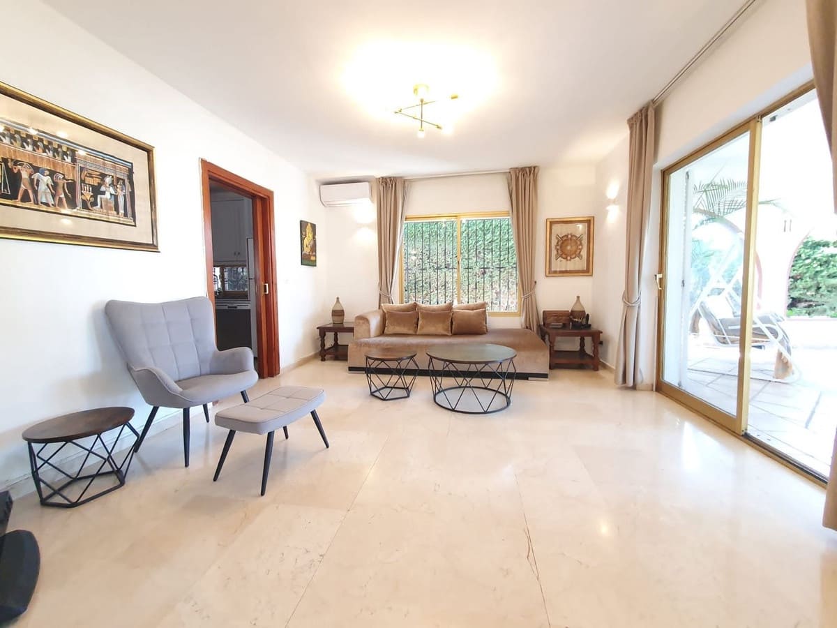 4 bedroom Villa for rent in Nueva Andalucia with pool - € 7,800 (Ref: 6976364)