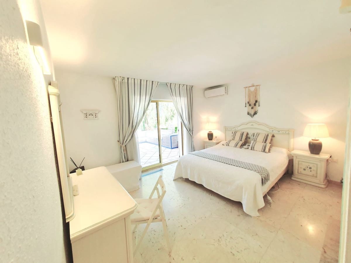 4 bedroom Villa for rent in Nueva Andalucia with pool - € 7,800 (Ref: 6976364)