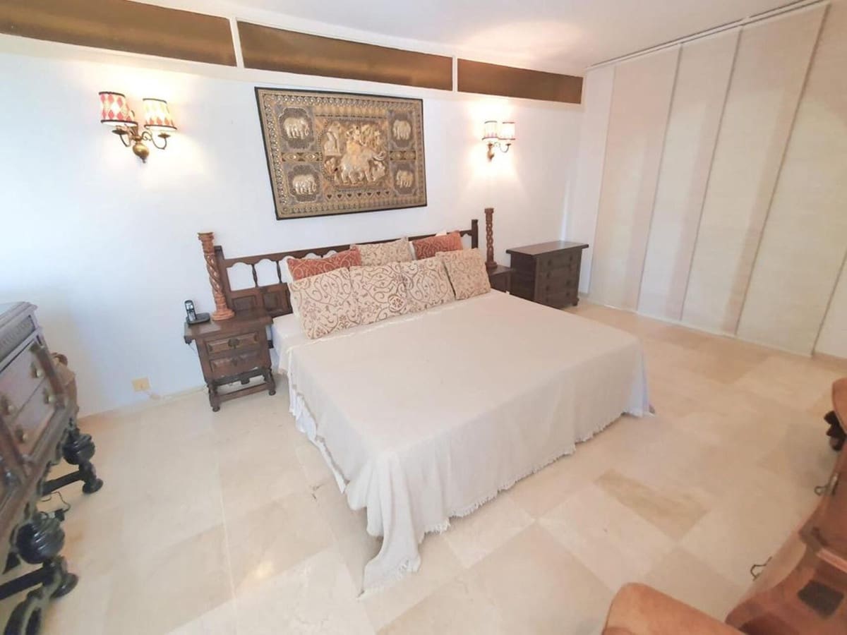 4 bedroom Villa for rent in Nueva Andalucia with pool - € 7,800 (Ref: 6976364)