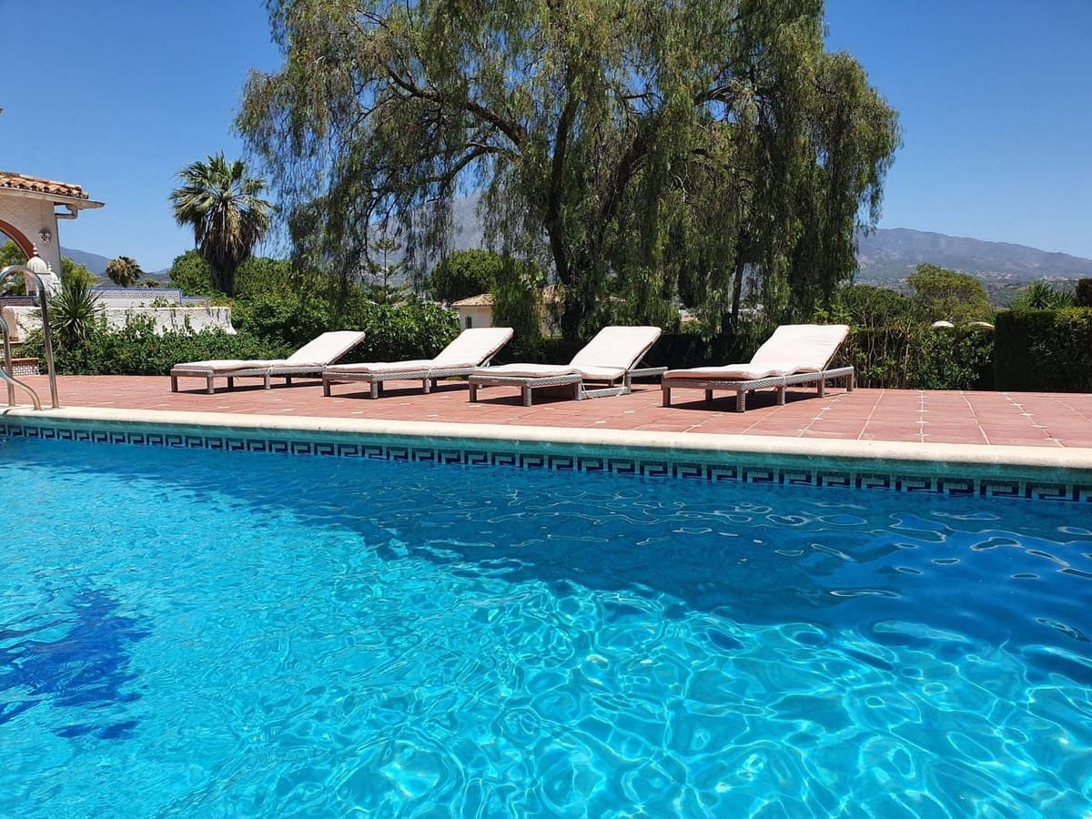 4 bedroom Villa for rent in Nueva Andalucia with pool - € 7,800 (Ref: 6976364)