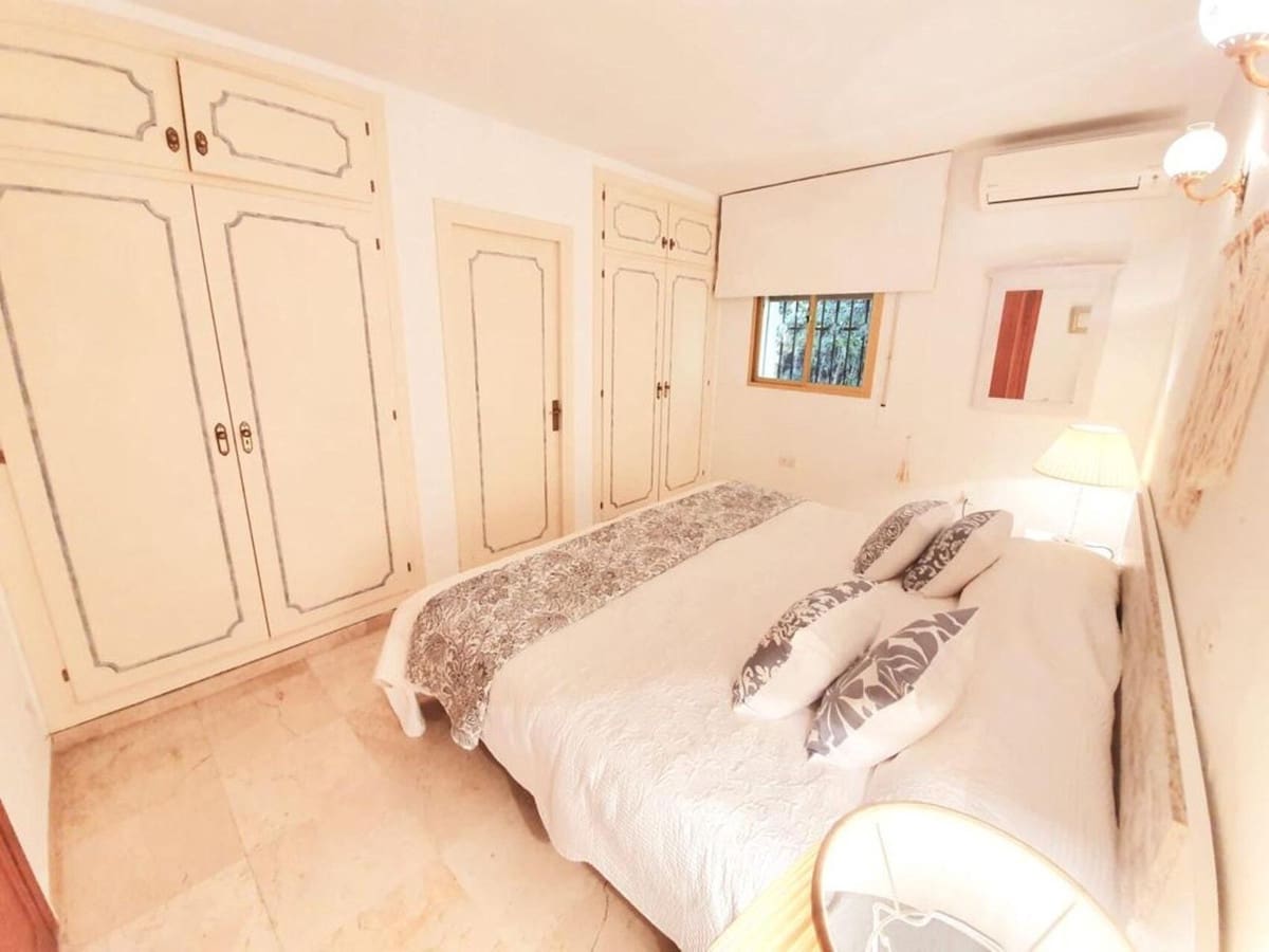 4 bedroom Villa for rent in Nueva Andalucia with pool - € 7,800 (Ref: 6976364)