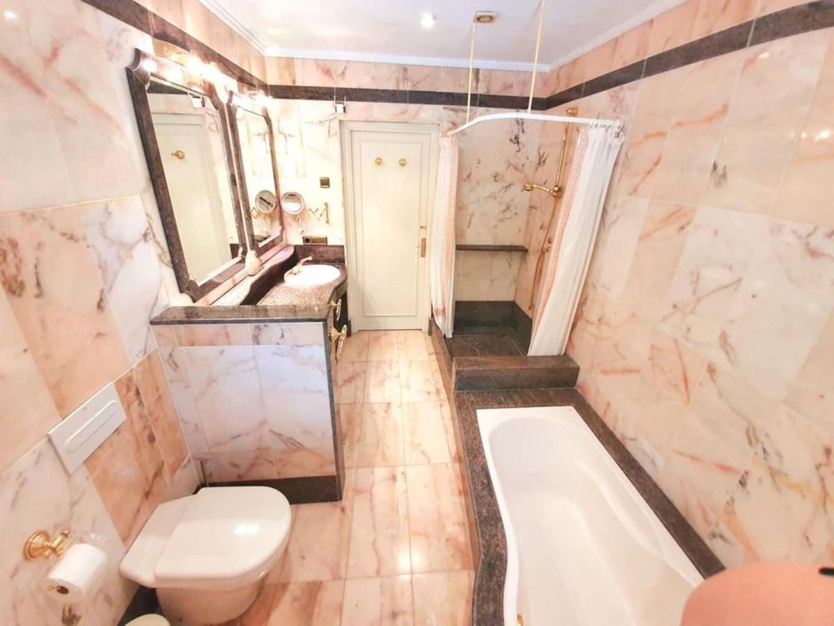 4 bedroom Villa for rent in Nueva Andalucia with pool - € 7,800 (Ref: 6976364)