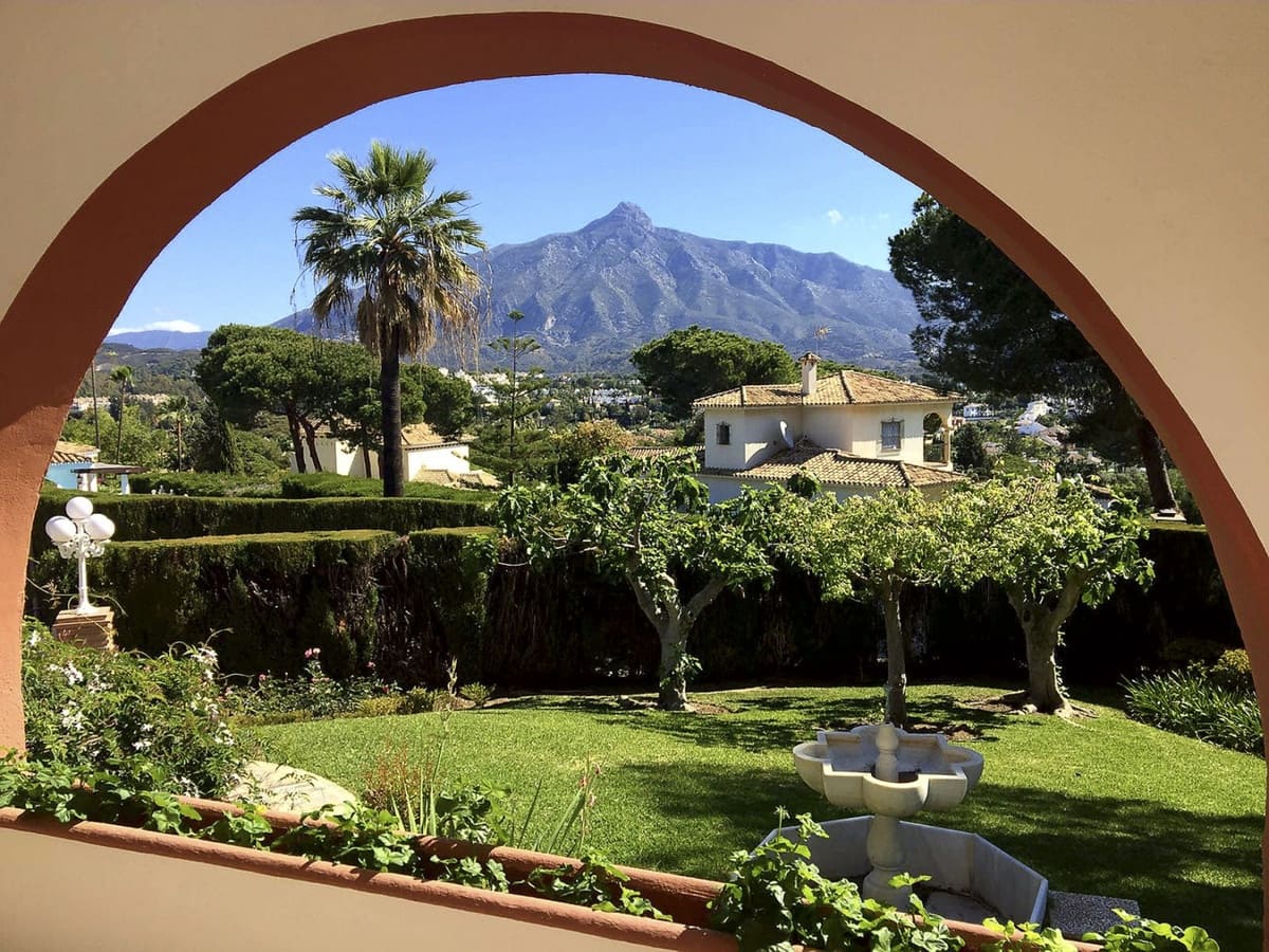 4 bedroom Villa for rent in Nueva Andalucia with pool - € 7,800 (Ref: 6976364)