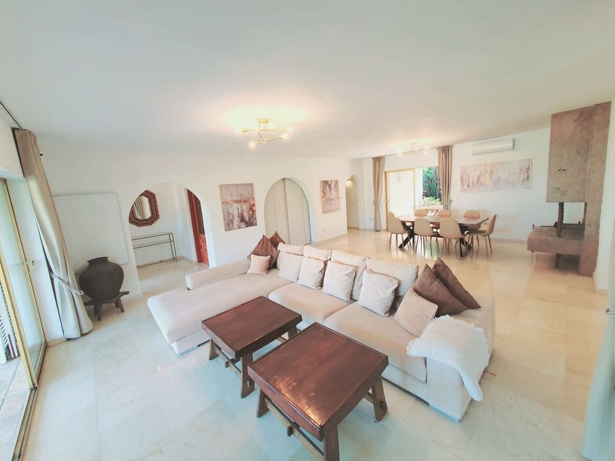 4 bedroom Villa for rent in Nueva Andalucia with pool - € 7,800 (Ref: 6976364)