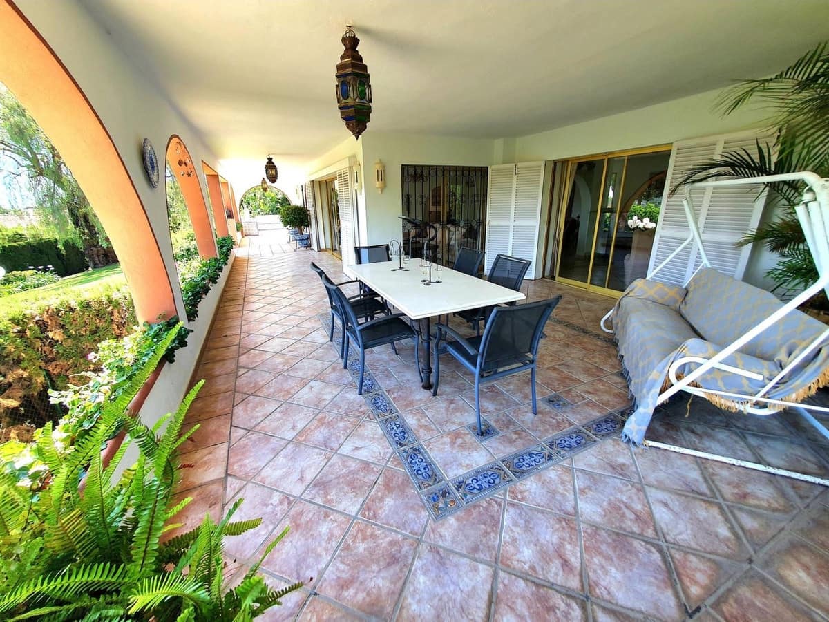 4 bedroom Villa for rent in Nueva Andalucia with pool - € 7,800 (Ref: 6976364)