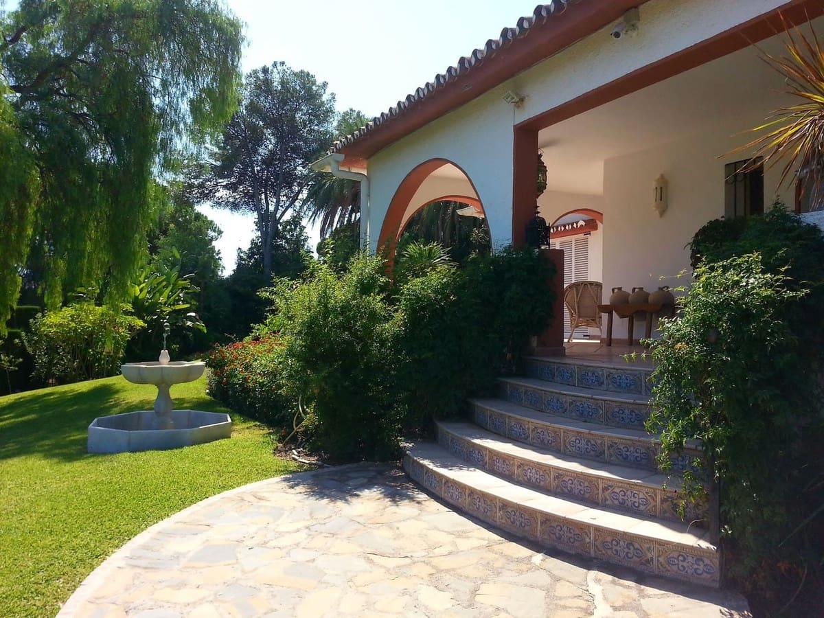 4 bedroom Villa for rent in Nueva Andalucia with pool - € 7,800 (Ref: 6976364)