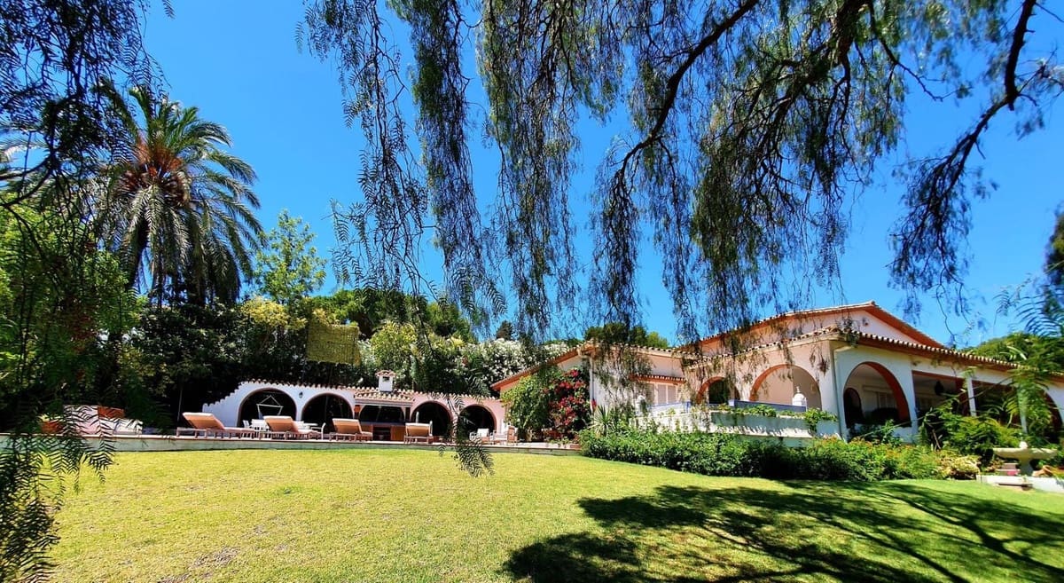 4 bedroom Villa for rent in Nueva Andalucia with pool - € 7,800 (Ref: 6976364)