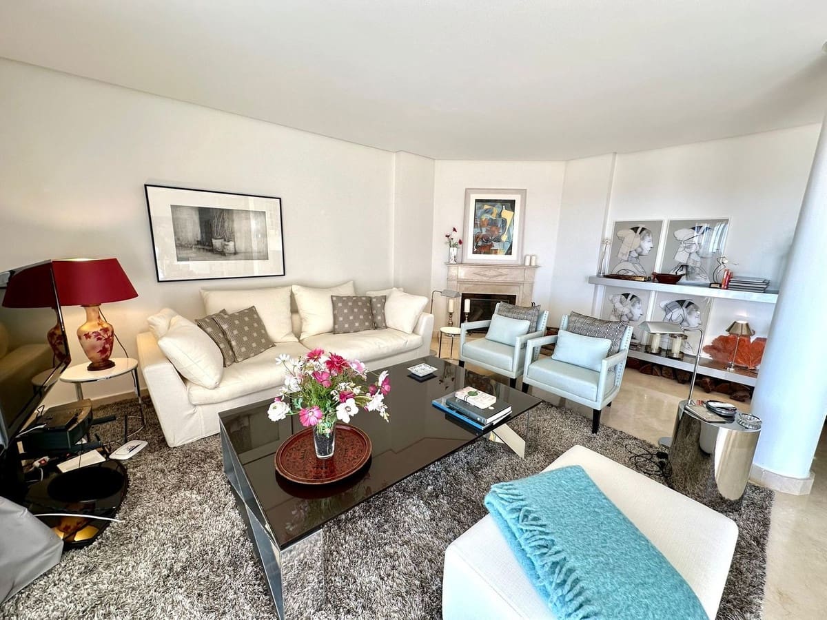 2 quarto Apartamento para venda em Nueva Andalucia com piscina garagem - 850 000 € (Ref: 8068980)