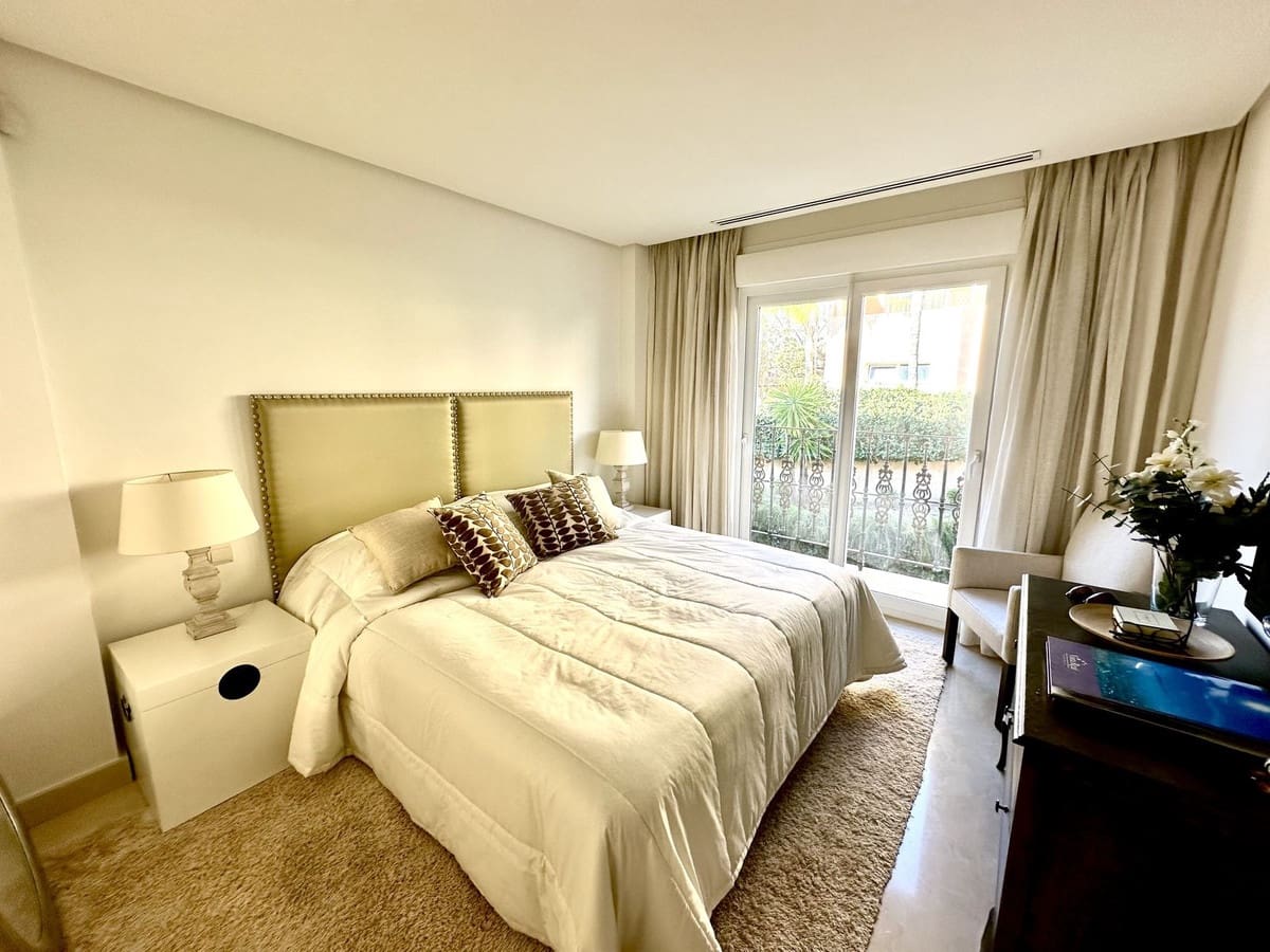 2 quarto Apartamento para venda em Nueva Andalucia com piscina garagem - 850 000 € (Ref: 8068980)