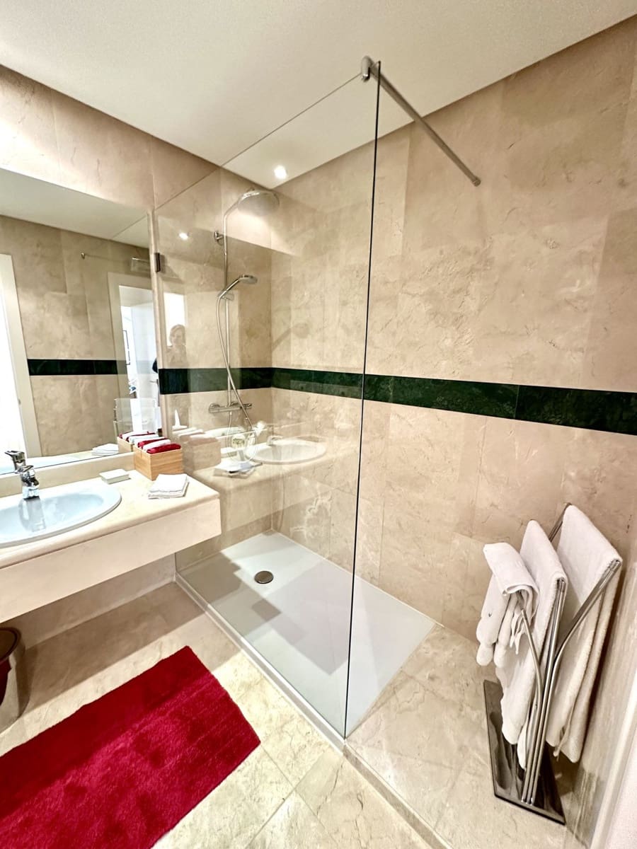 2 quarto Apartamento para venda em Nueva Andalucia com piscina garagem - 850 000 € (Ref: 8068980)