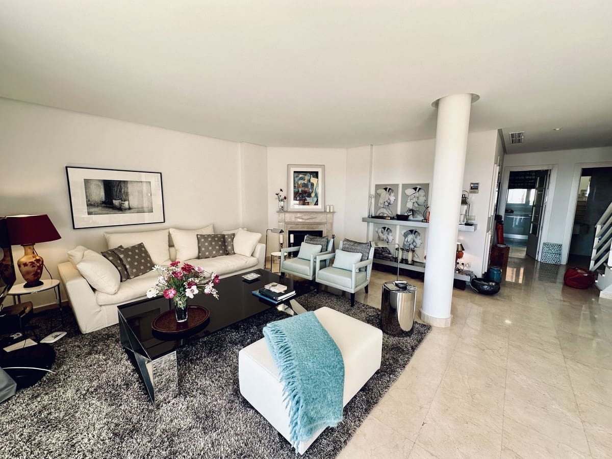 2 quarto Apartamento para venda em Nueva Andalucia com piscina garagem - 850 000 € (Ref: 8068980)