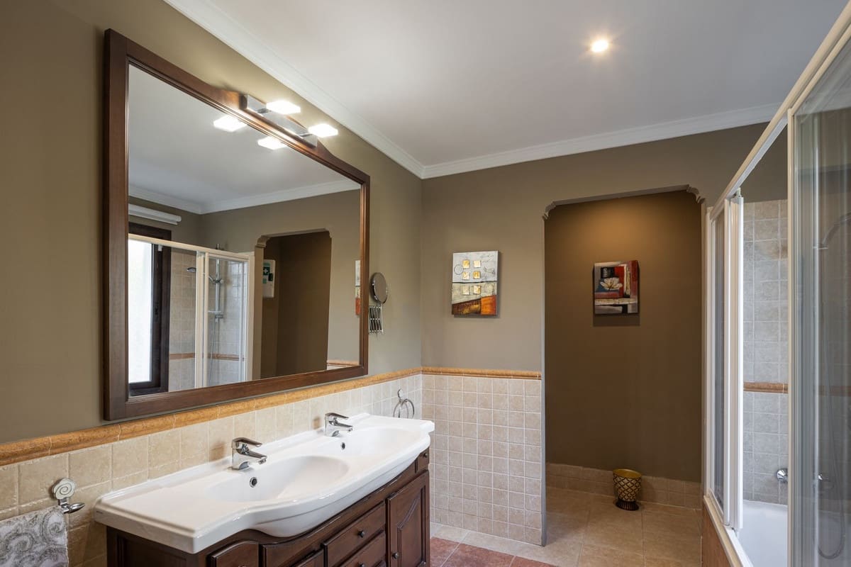 Chalet de 6 habitaciones en Benahavís en venta con piscina garaje - 1.695.000 € (Ref: 8098457)