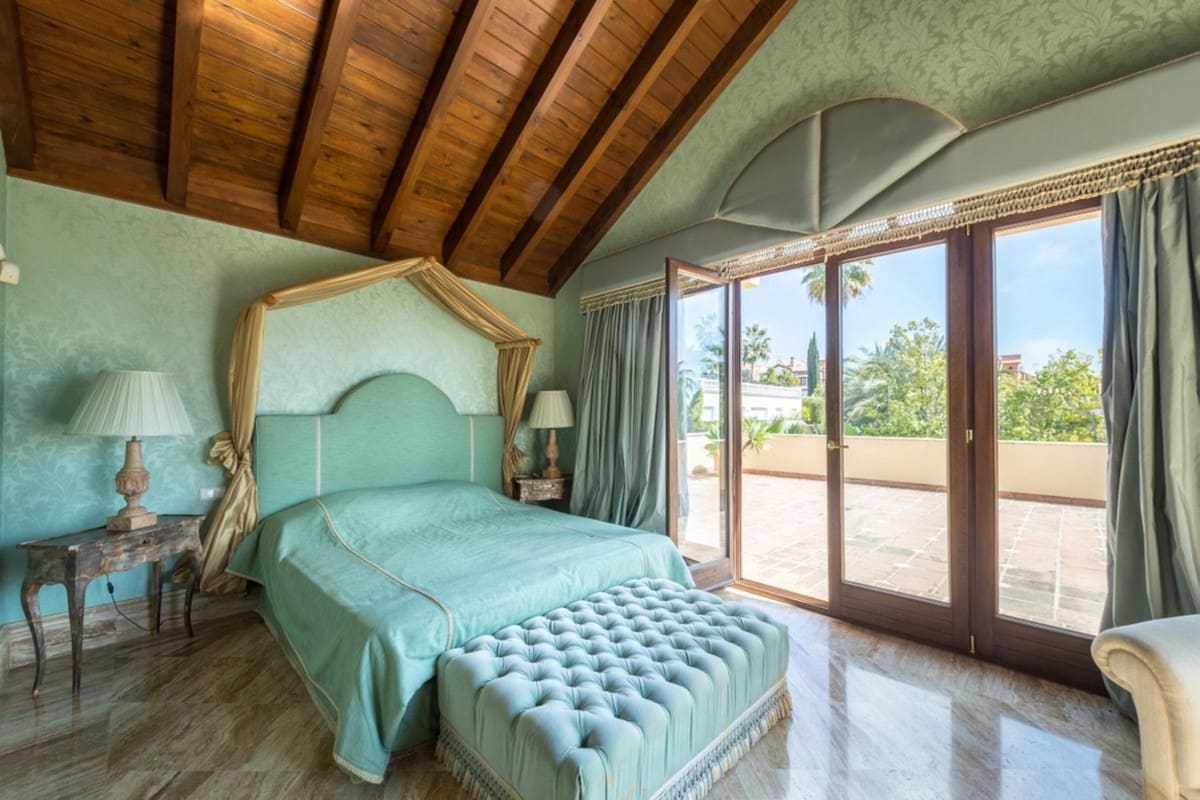 Chalet de 6 habitaciones en Marbella en venta con piscina garaje - 8.490.000 € (Ref: 9628072)