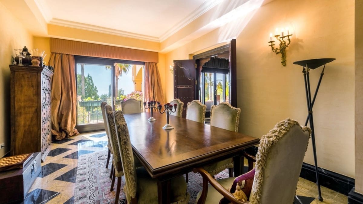 Chalet de 6 habitaciones en Marbella en venta con piscina garaje - 8.490.000 € (Ref: 9628072)