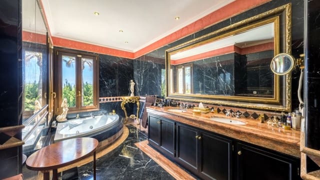 6 soverom Villa til salgs i Marbella med svømmebasseng garasje - € 8 490 000 (Ref: 9628072)