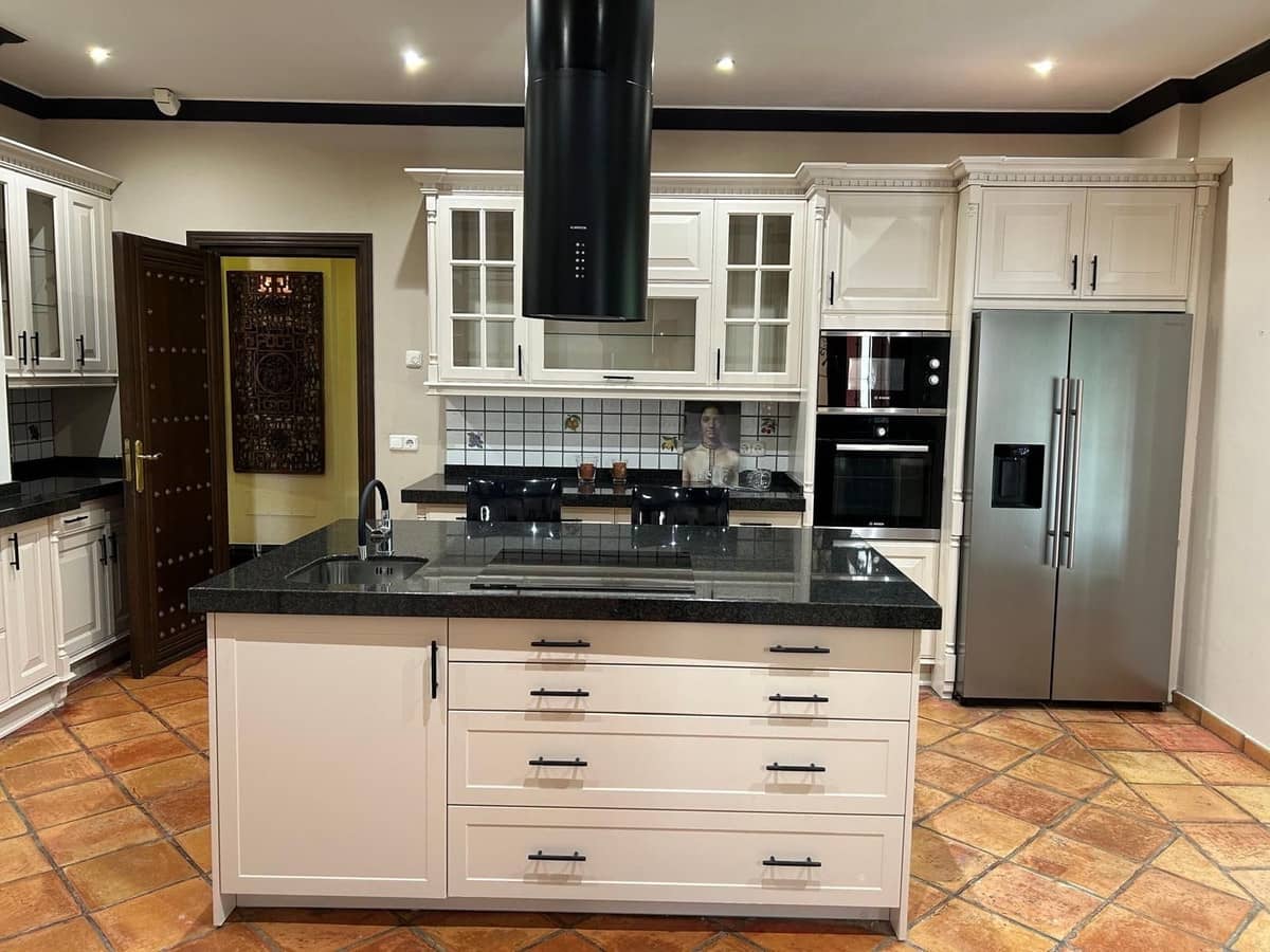 6 sypialnia Willa na sprzedaż w Marbella z basenem garażem - 8 490 000 € (Ref: 9628072)